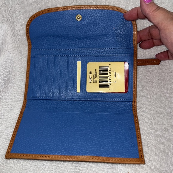 NWT Dooney and Bourke Pebble Leather credit card wallet. - Picture 3 of 10